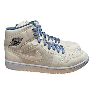Women’s Air Jordan 1 Mid SE Sanddrift/sail-midnight-navy. Size 11.5